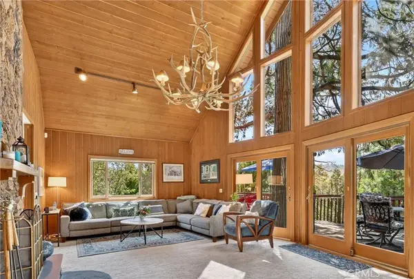 374 Grass Valley Road, Lake Arrowhead, CA 92352