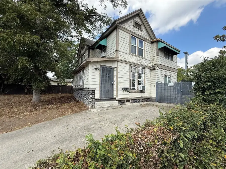 125 W Orange Grove, Pomona, CA 91768 - #2