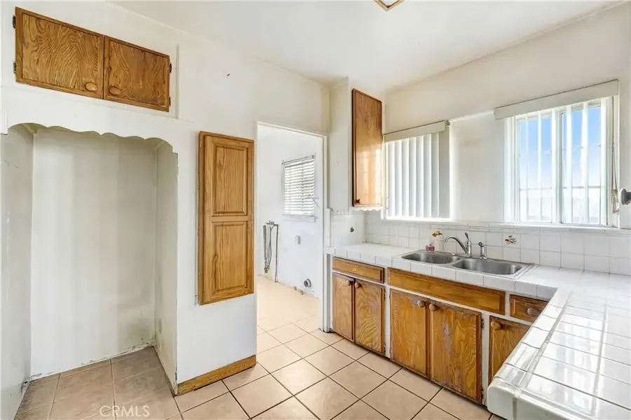 1045 Hyde Park Blvd, Inglewood, CA 90302 - Image #3