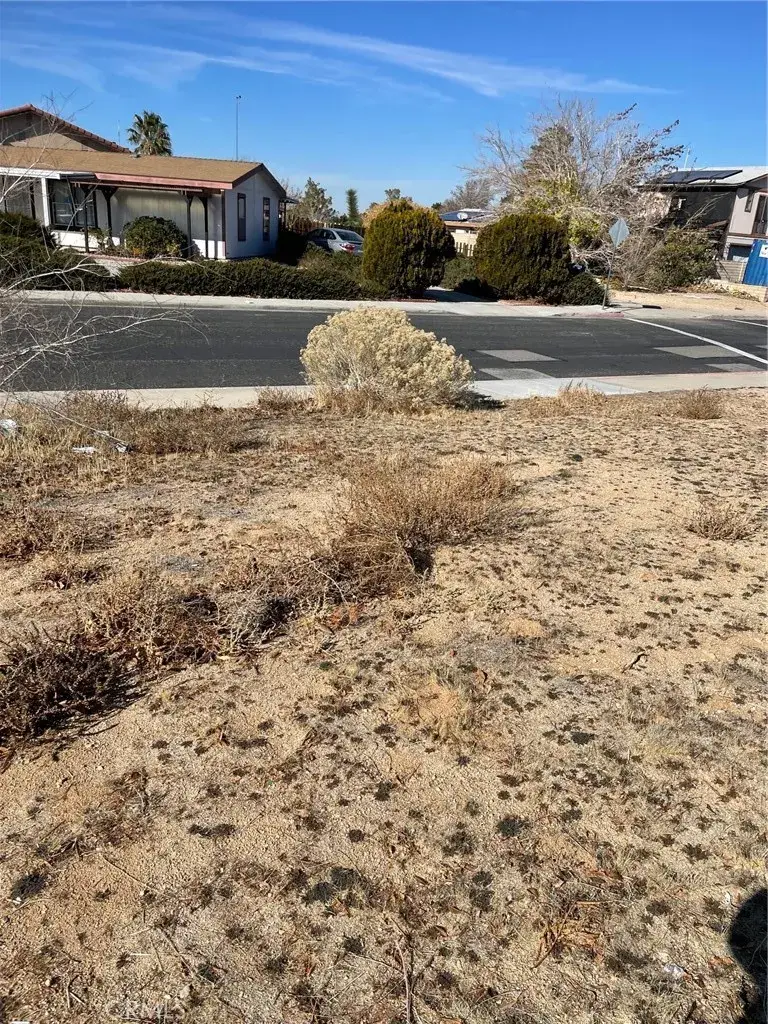 13991 Riviera Dr, Victorville, CA 92395 - Image #2