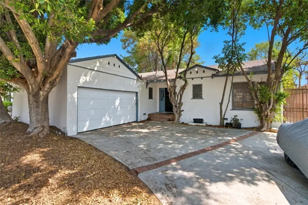 10022 Burnet Ave, San Fernando Valley, CA 91345 - Image #1