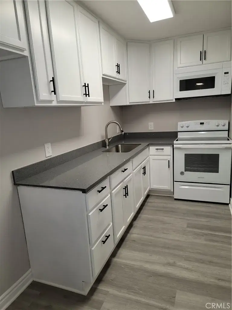 470 N Villa Court #107, Palm Springs, CA 92262 - Image #3