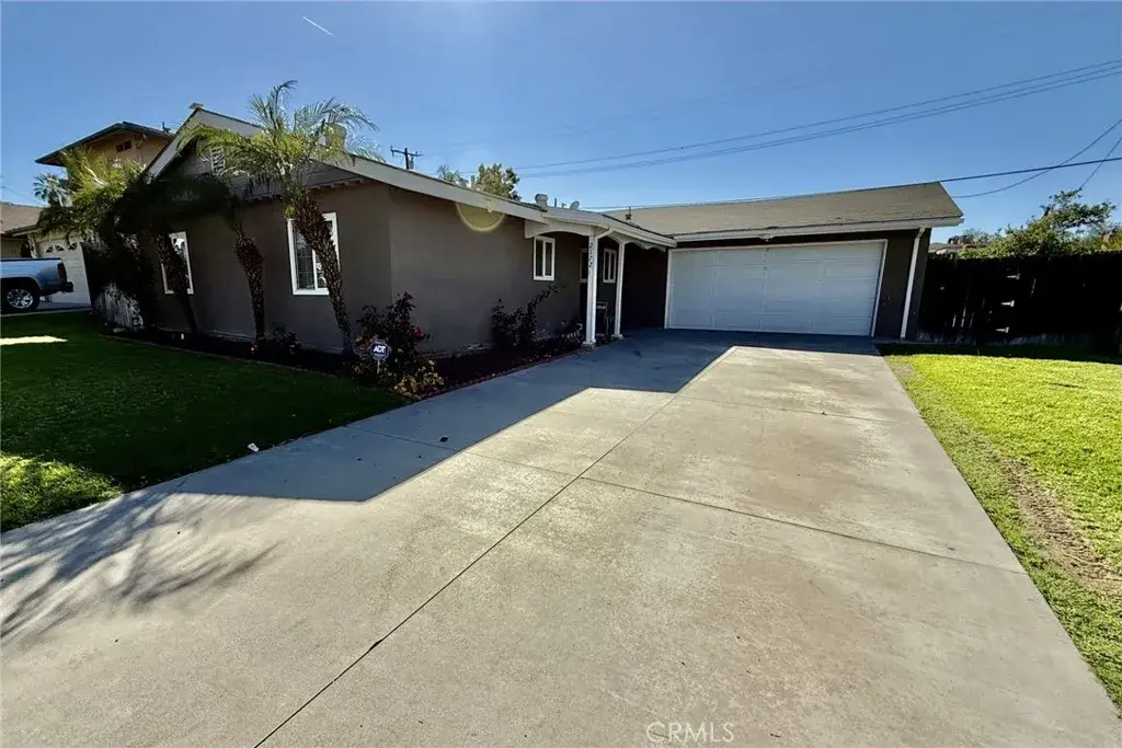 2172 Kellogg Avenue, Corona, CA 92879 - #1