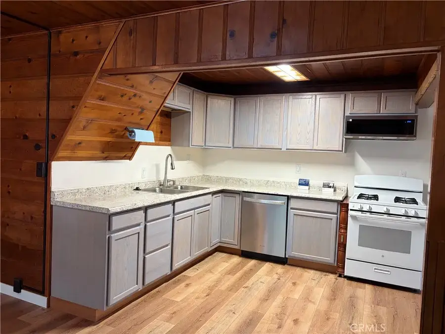 320 Sky View Lane, Crestline, CA 92325 - #2