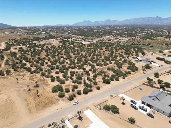 11075 Heartland, Oak Hills, CA 92344