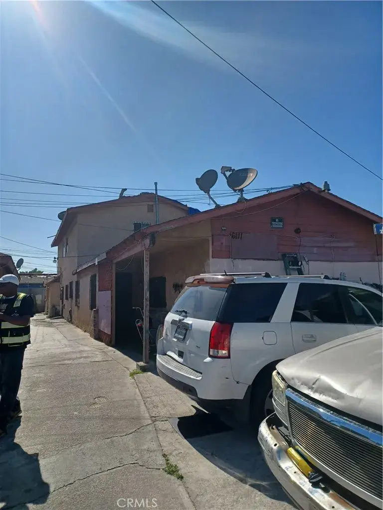 6111 Menlo, Los Angeles, CA 90044 - #1