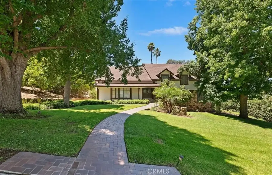 2154 Gainsborough, Riverside, CA 92506 - #2