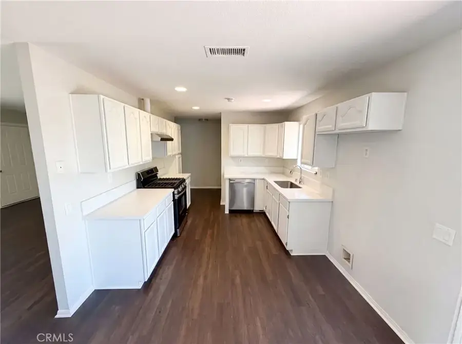 215 Laurel, Hemet, CA 92544 - #2