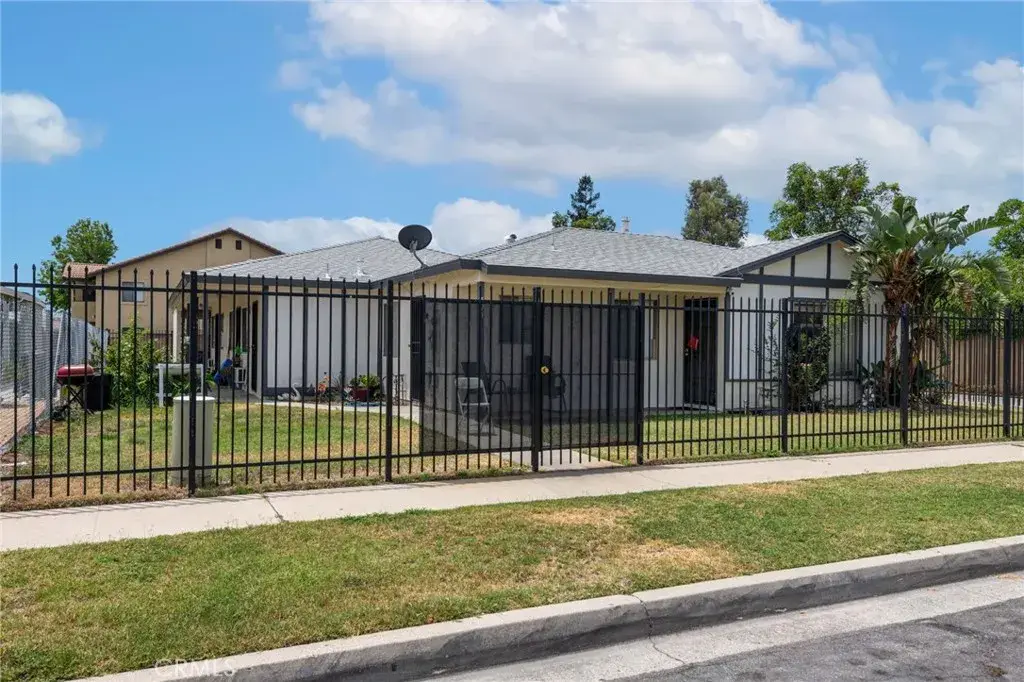 595 W Shamrock Street, Rialto, CA 92376 - #1