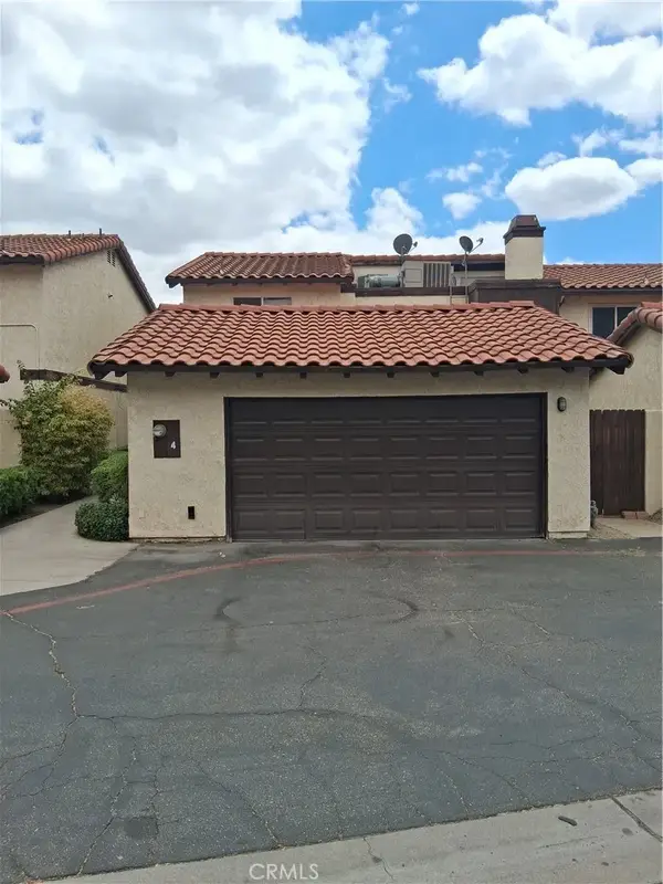 1077 Santo Antonio Drive #4, Colton, CA 92324