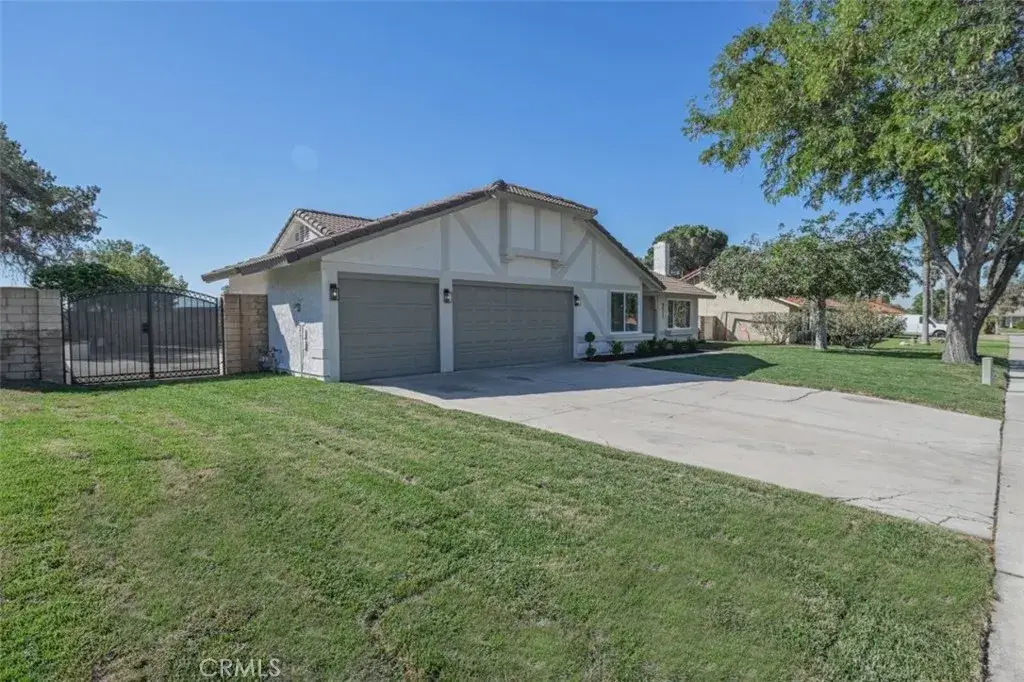 211 W Columbine Avenue, Rialto, CA 92377 - #1