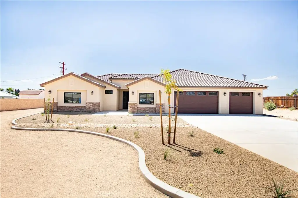 19976 Haida Road, Apple Valley, CA 92307 - #1