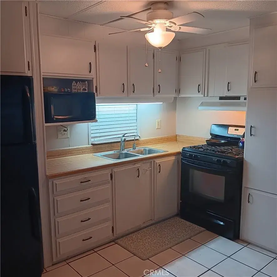 575 S Lyon #142, Hemet, CA 92543 - #2