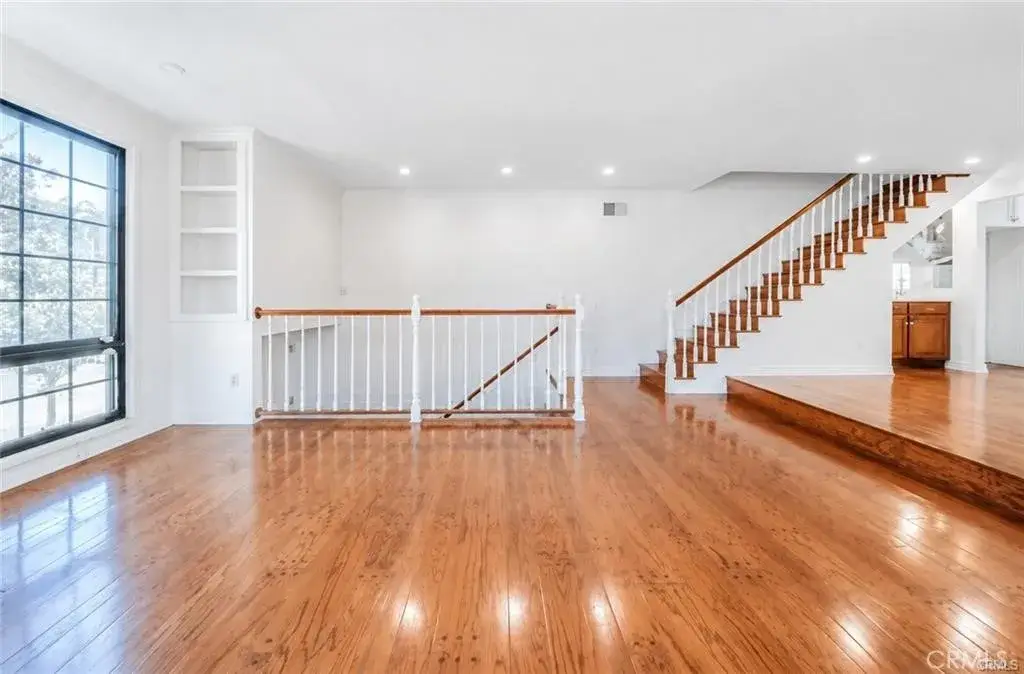 18100 Burbank, Tarzana, CA 91356 - #1