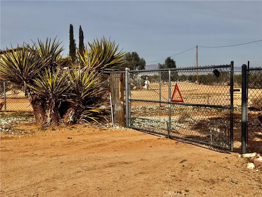 382 Bowman Trail, Landers, CA 92285 - Image #2