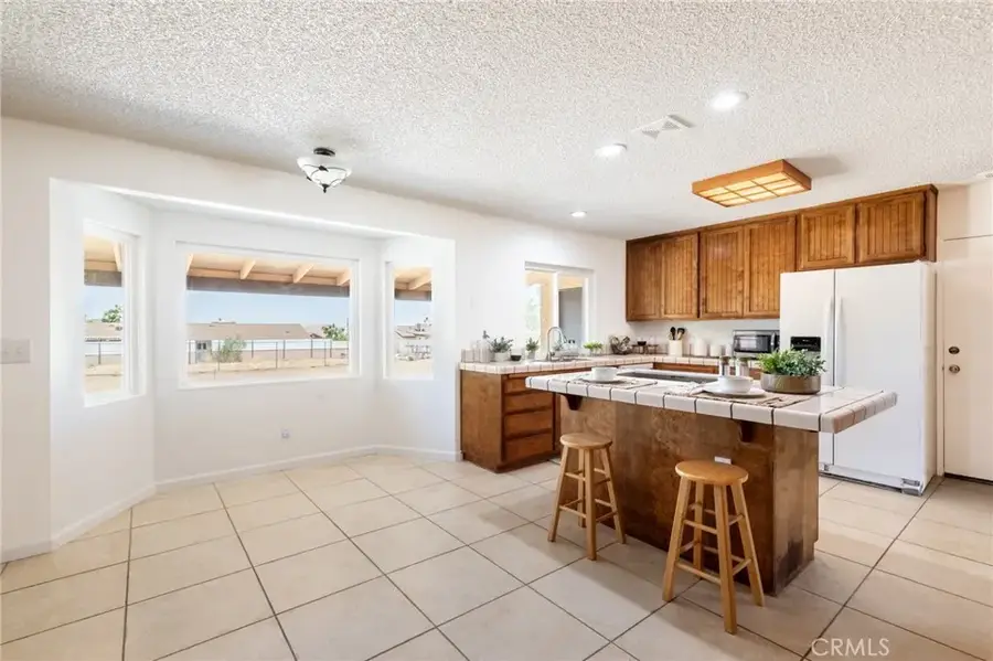 57944 Ivanhoe Drive, Yucca Valley, CA 92284 - #2