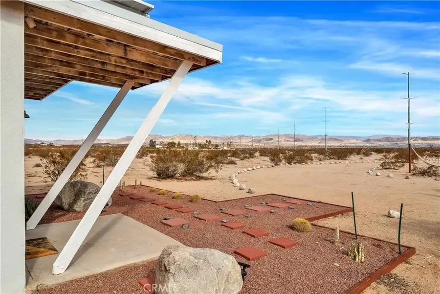 2240 Bluegrass Avenue, Twentynine Palms Yucca Valley, CA 92277 - #3