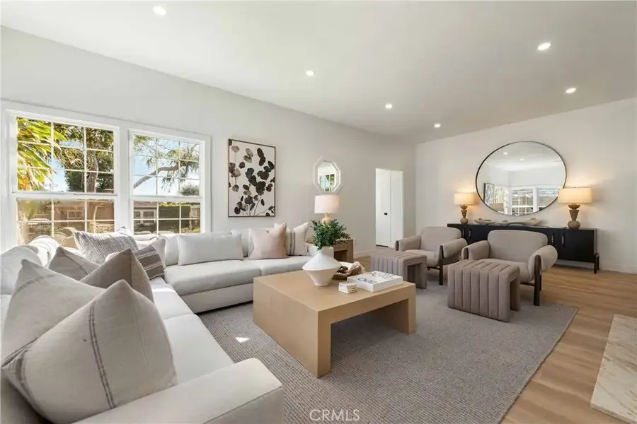 11333 Montana Avenue, Los Angeles, CA 90049 - Image #3