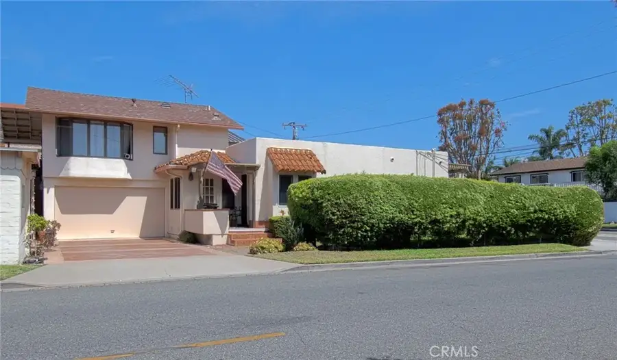 2209 Elden Avenue, Costa Mesa, CA 92627 - #2