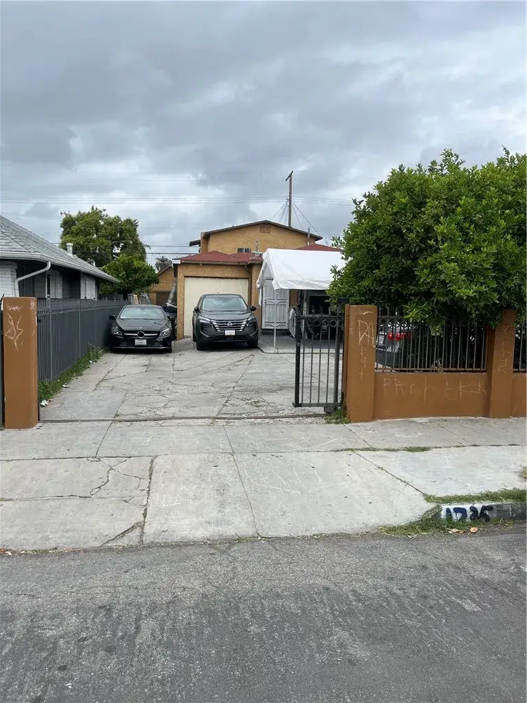 1725 W 38th Street, Los Angeles, CA 90062 - #1
