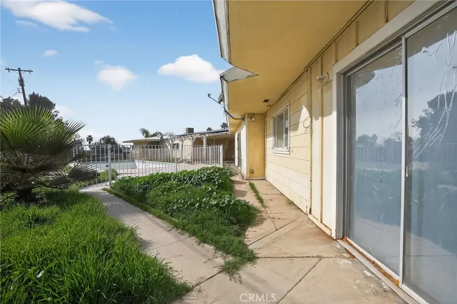 1733 Crestmont, Bakersfield, CA 93306 - #2