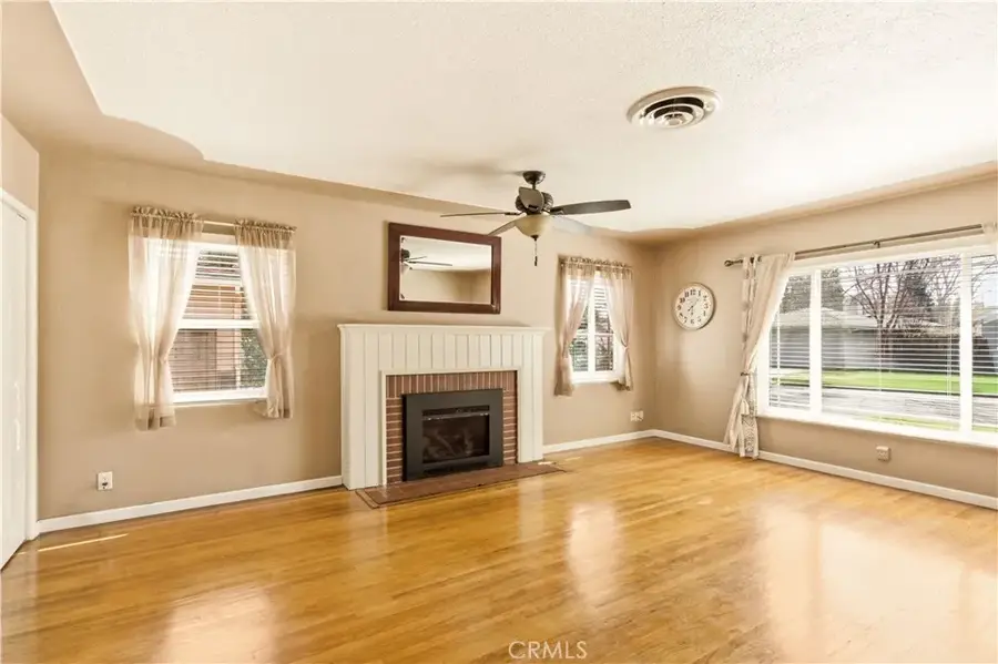 425 E 27th, Merced, CA 95340 - #3