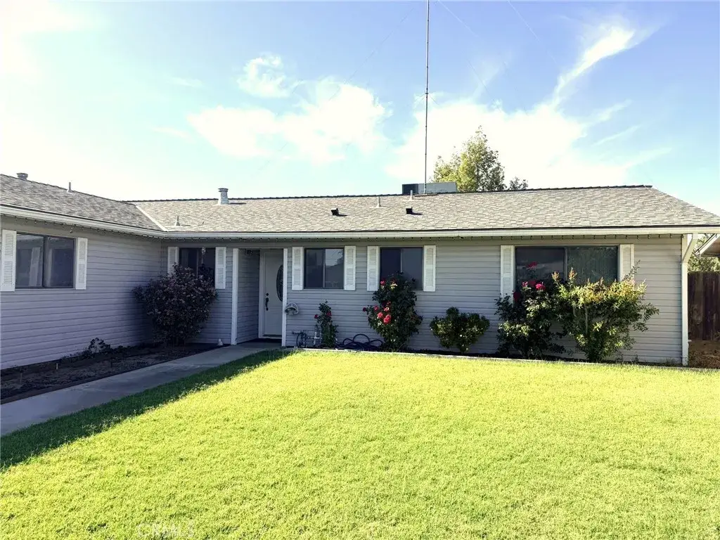 33 E Wallis, Gustine, CA 95322 - #1