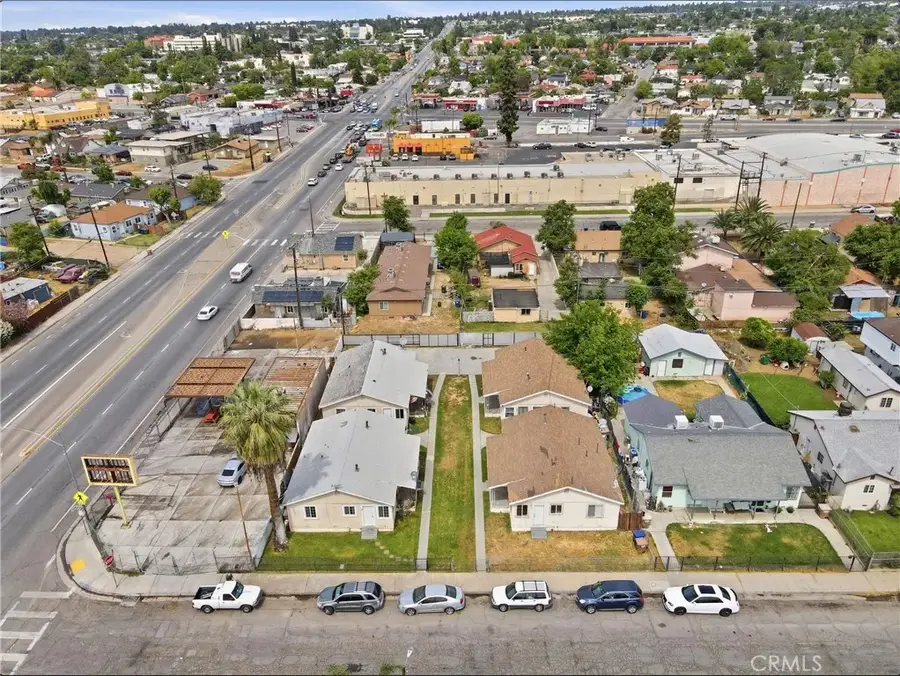 2208 Lake Street, Bakersfield, CA 93305 - #3