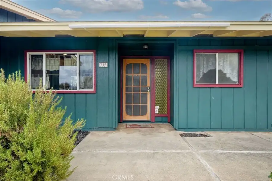 316 W Kalmia, Fallbrook, CA 92028 - #2