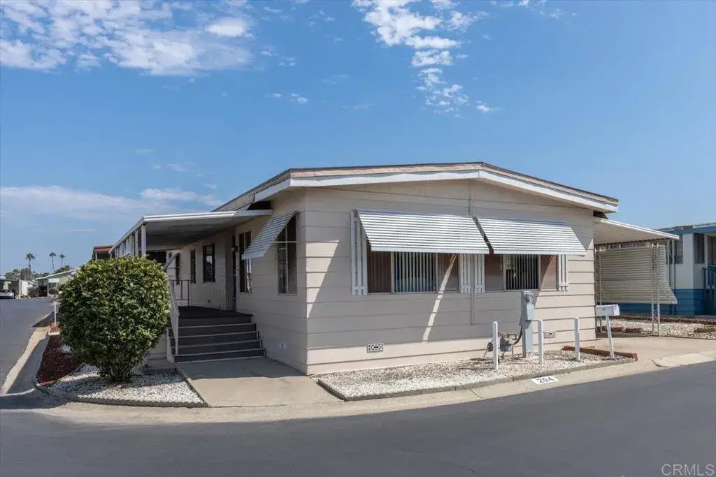 1010 E Bobier #204, Vista, CA 92084 - Image #1