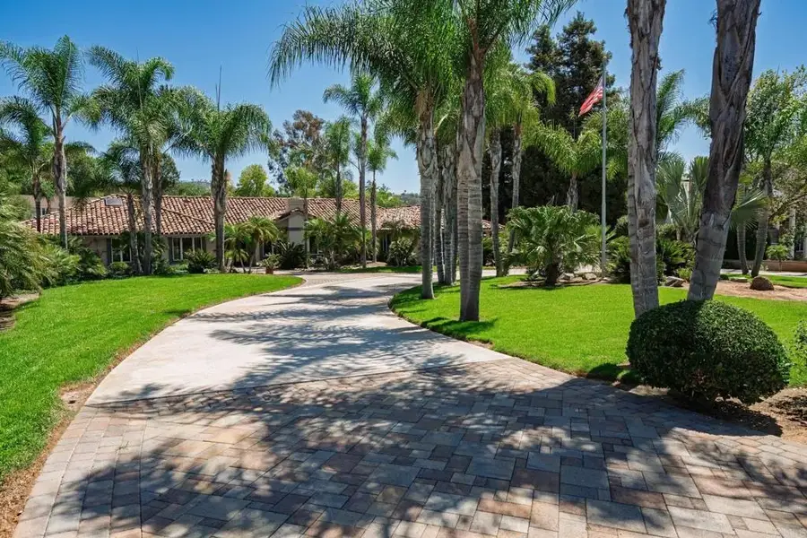 1130 Sugarbush Drive, Vista, CA 92084 - Image #2