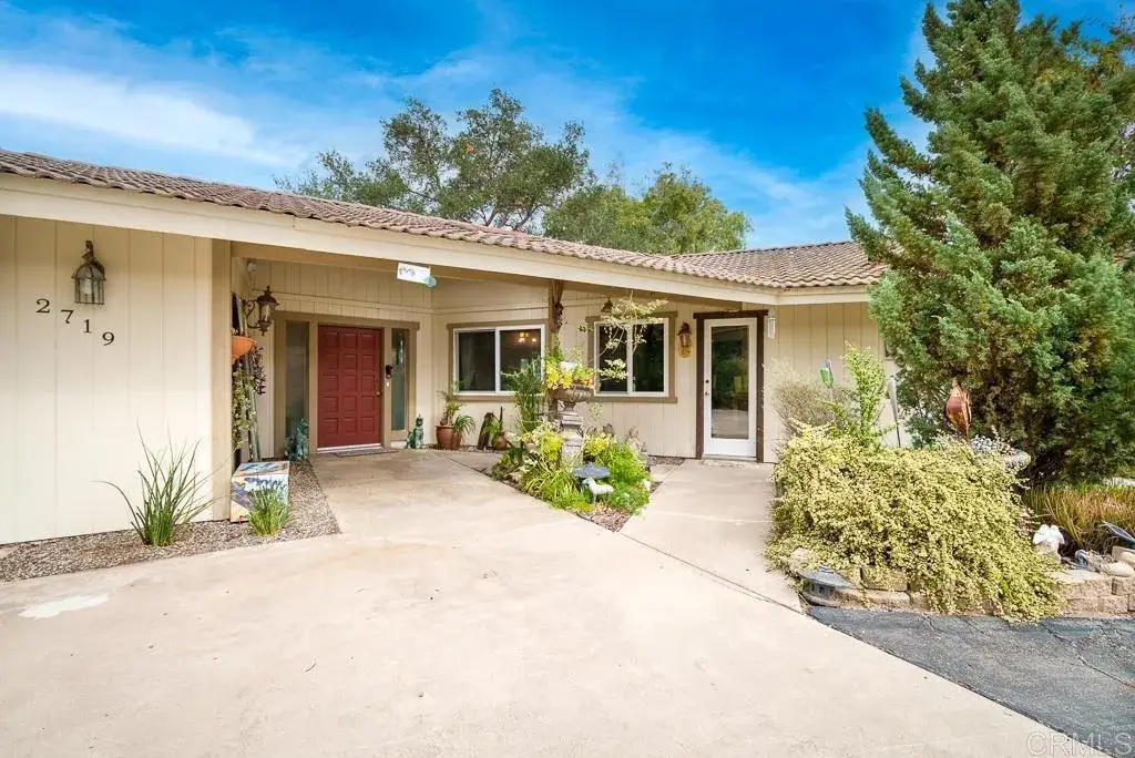 2719 Via Del Robles, Fallbrook, CA 92028 - #1