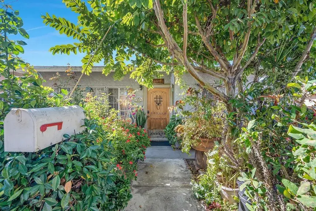 927 S Eucalyptus Ave, Inglewood, CA 90301 - Image #1