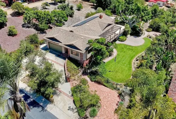 338 Skyline Dr, Vista, CA 92084