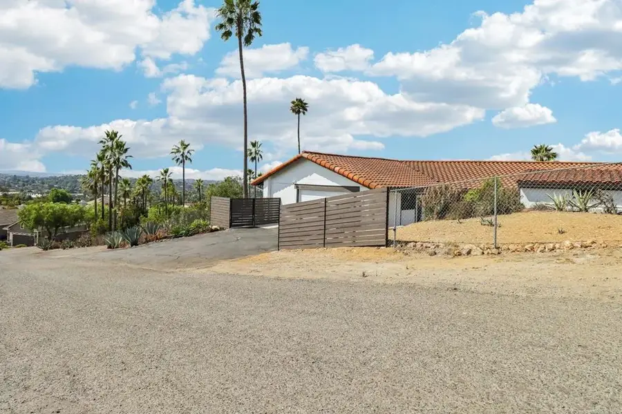 2068 Camino Culebra, Vista, CA 92084 - Image #2