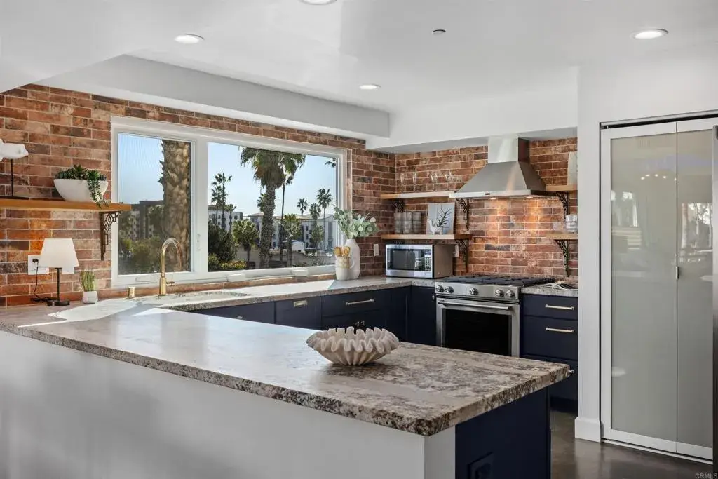 401 N Coast Hwy #301, Oceanside, CA 92054 - Image #1