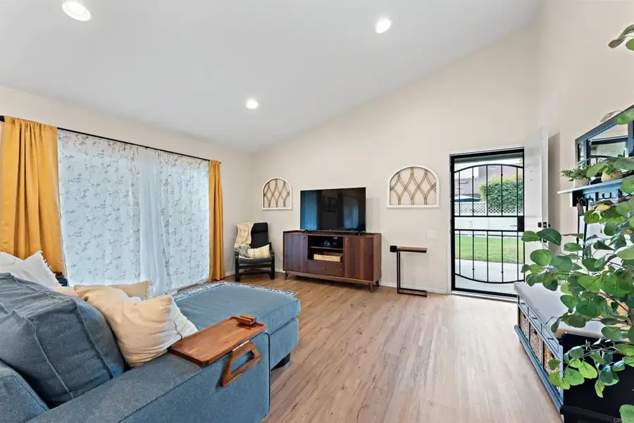 517 Smoketree Gln, Escondido, CA 92026 - Image #3