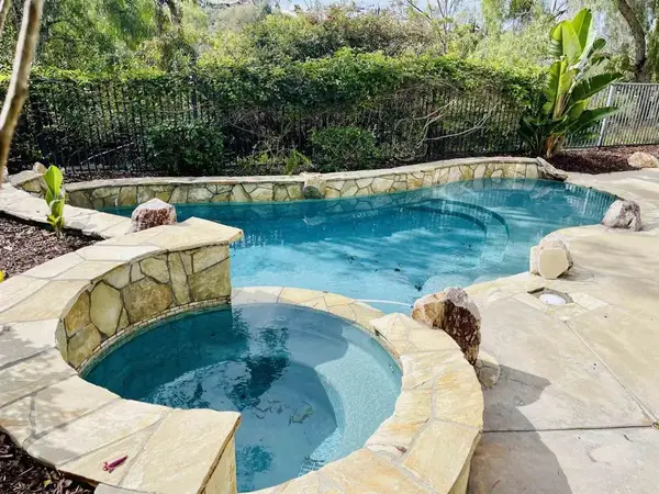 2829 Carrillo Way, Carlsbad, CA 92009