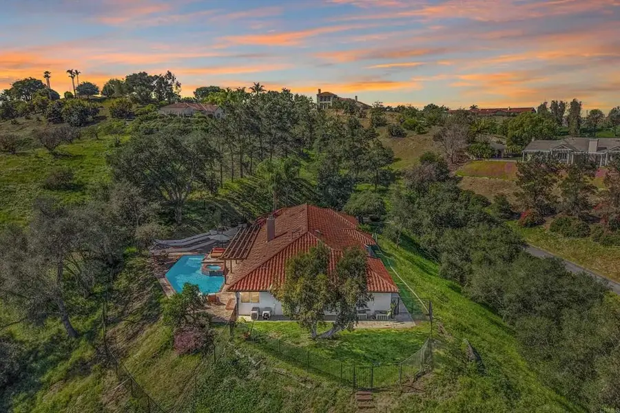 707 S Live Oak Park Road, Fallbrook, CA 92028 - #2