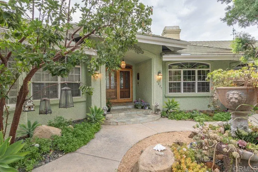 4327 Hollyhill Road, Vista, CA 92084 - #1