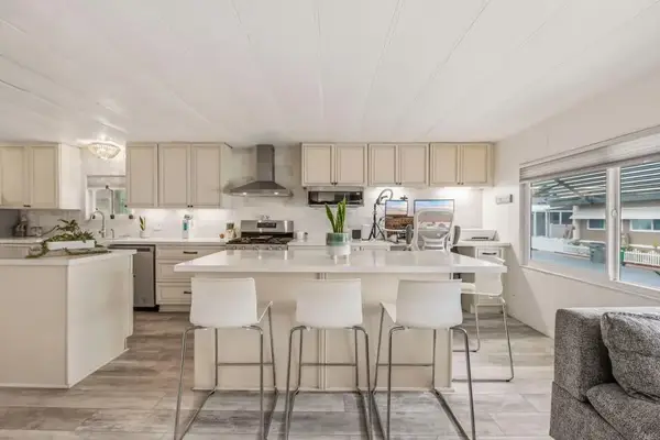 33 Parkwood Lane, Oceanside, CA 92054