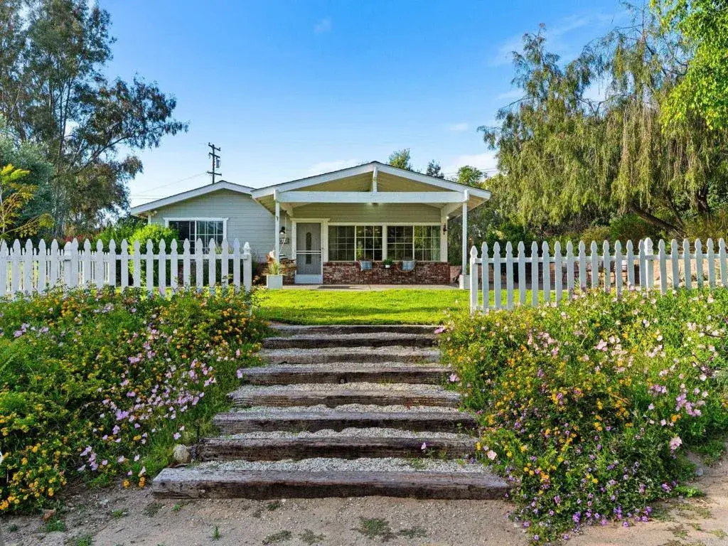 946 Osborne Street, Vista, CA 92084 - #1