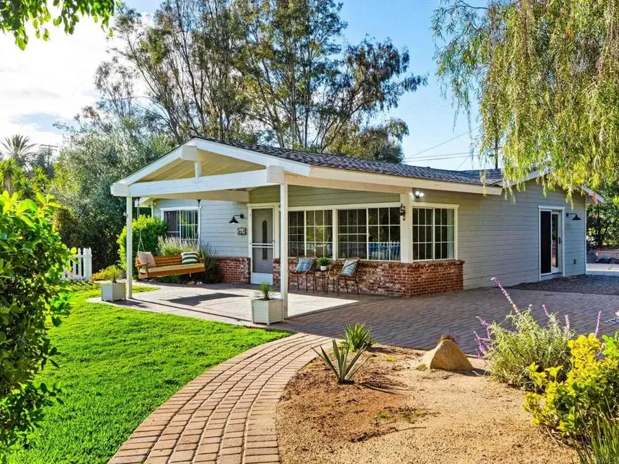 946 Osborne Street, Vista, CA 92084 - #2