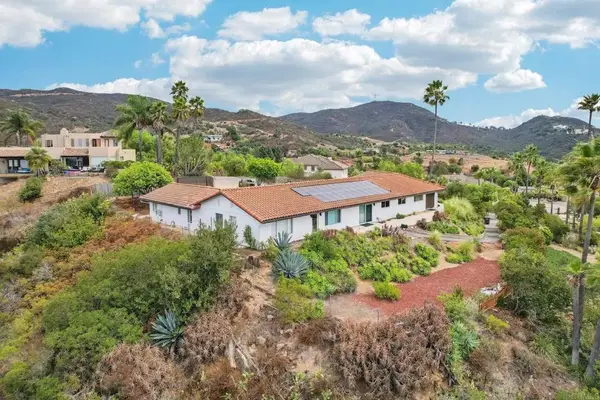2068 Camino Culebra, Vista, CA 92084