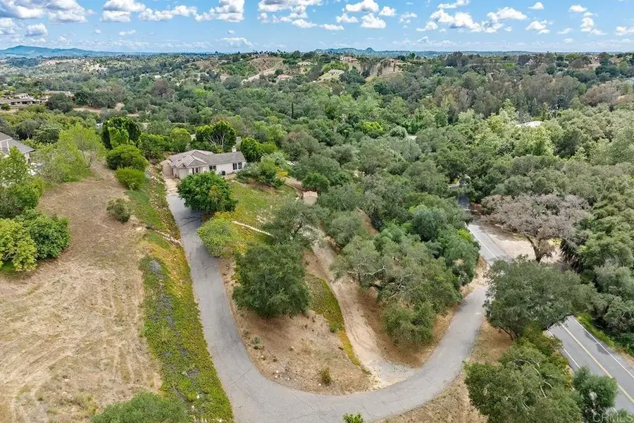 2557 Live Oak Park Rd, Fallbrook, CA 92028 - #2