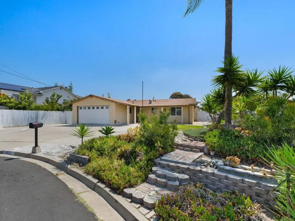 811 Earth Drive, Vista, CA 92083 - #1