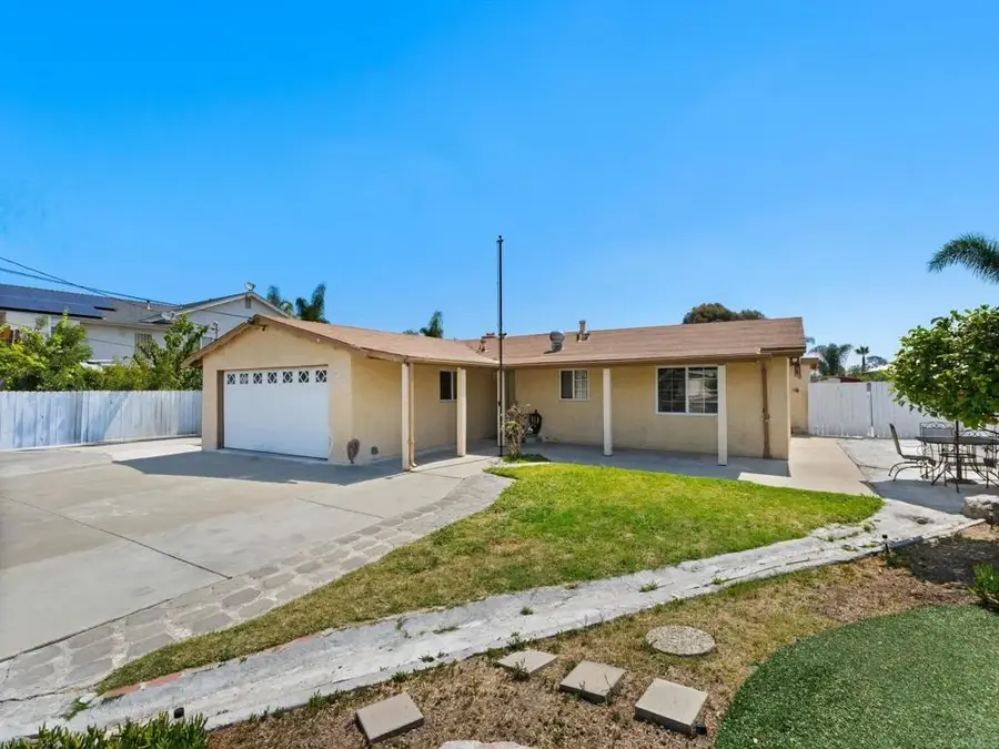 811 Earth Drive, Vista, CA 92083 - #3