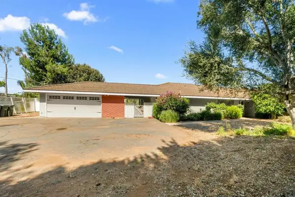 1060 Evergreen Lane, Vista, CA 92084