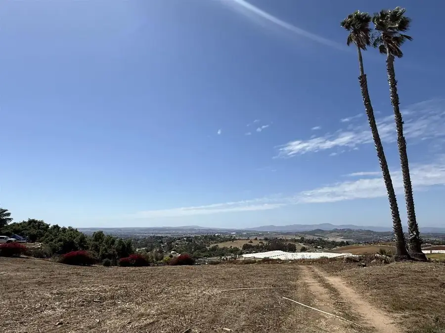 2279 Vista Grande, Oceanside Escondido, CA 92084 - #2