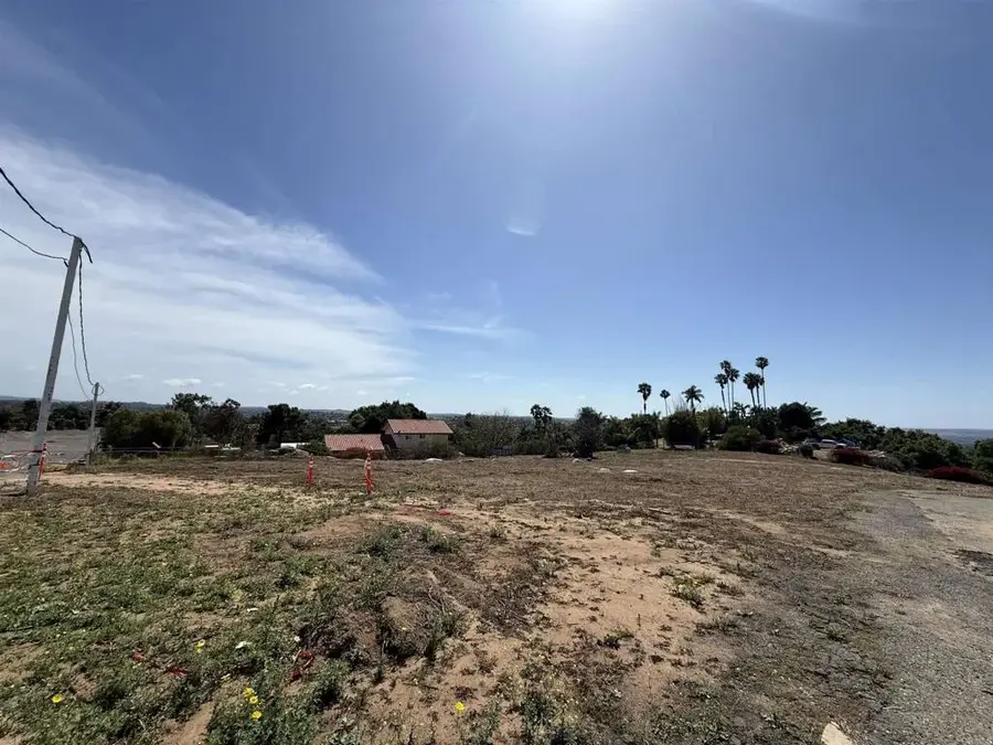 2279 Vista Grande, Oceanside Escondido, CA 92084 - #3